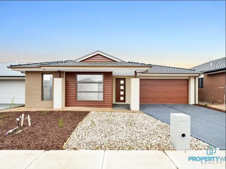 8 Sandygate Circuit, Strathtulloh VIC 3338