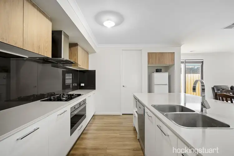 33 Cascade Drive, Aintree VIC 3336