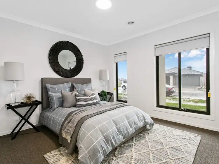 Fifth view of Homely house listing, 7 Mare Close, Cranbourne East VIC 3977