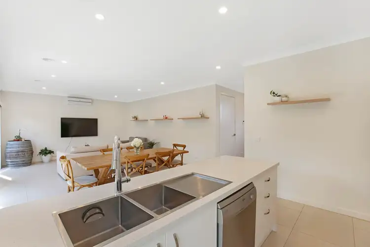 Second view of Homely townhouse listing, 10/5 Linoak Avenue, Lalor VIC 3075