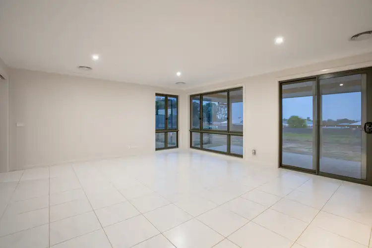 Sixth view of Homely house listing, 11 Idaho Court, Springdale Heights NSW 2641