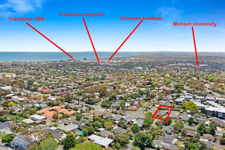 8 Towerhill Road, Frankston VIC 3199