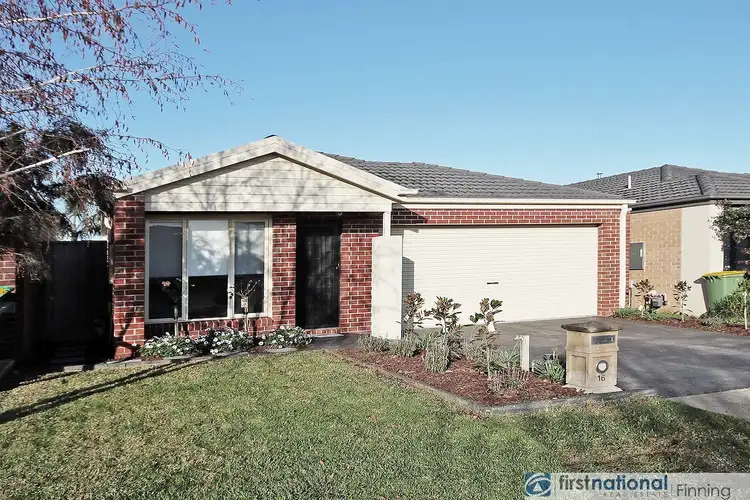 16 Central Avenue, Pakenham VIC 3810