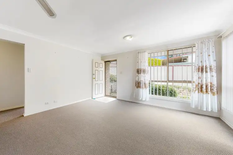 2/4 Roberts Street