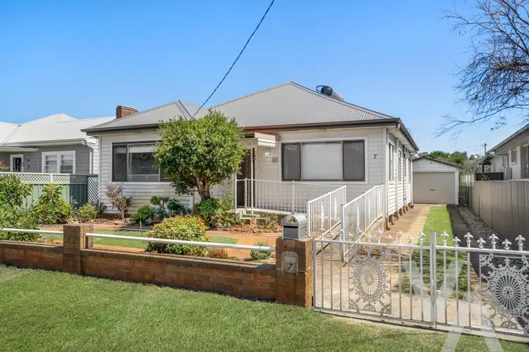 7 Taylor Road, Fern Bay NSW 2295