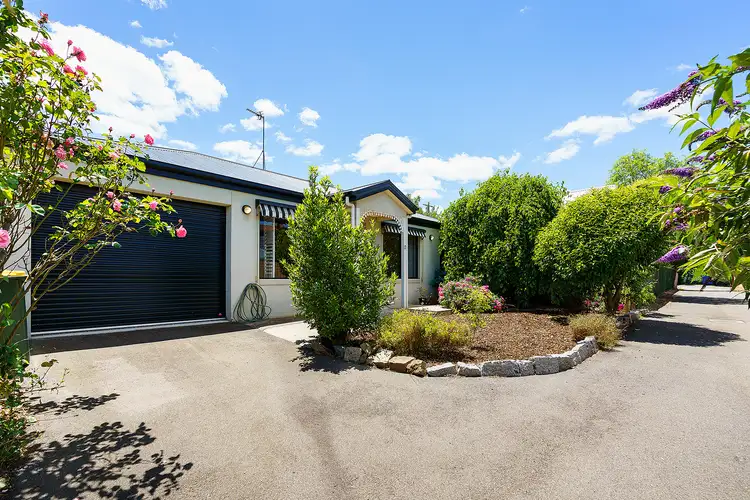 2/11 Urquhart Street, Castlemaine VIC 3450