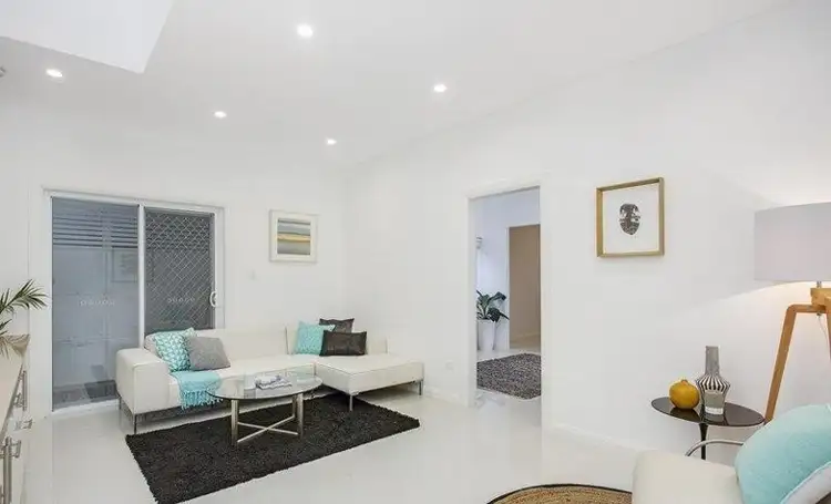 6 Carlisle Street