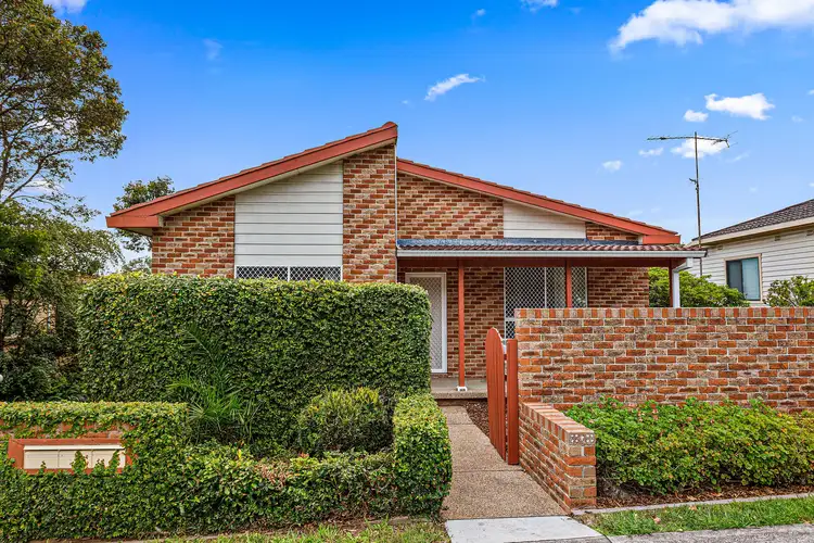 Main view of Homely villa listing, 1/11 Berkeley Road, Gwynneville NSW 2500
