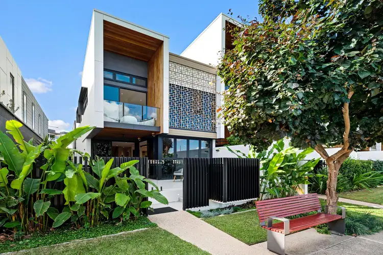 94 Parkside Circuit, Hamilton QLD 4007
