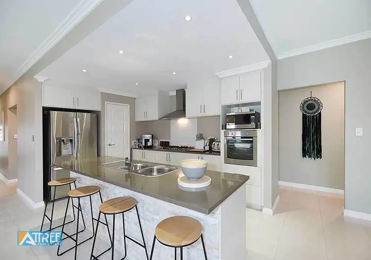 Fourth view of Homely house listing, 2 Mannhein Crescent, Piara Waters WA 6112