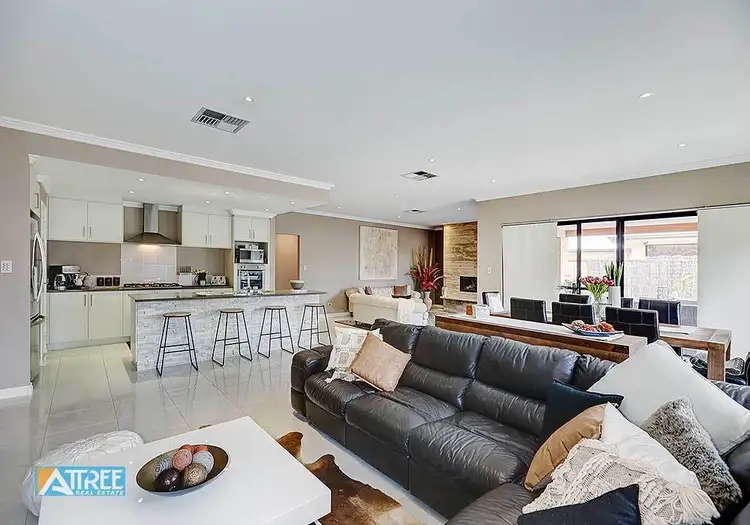 Fifth view of Homely house listing, 2 Mannhein Crescent, Piara Waters WA 6112