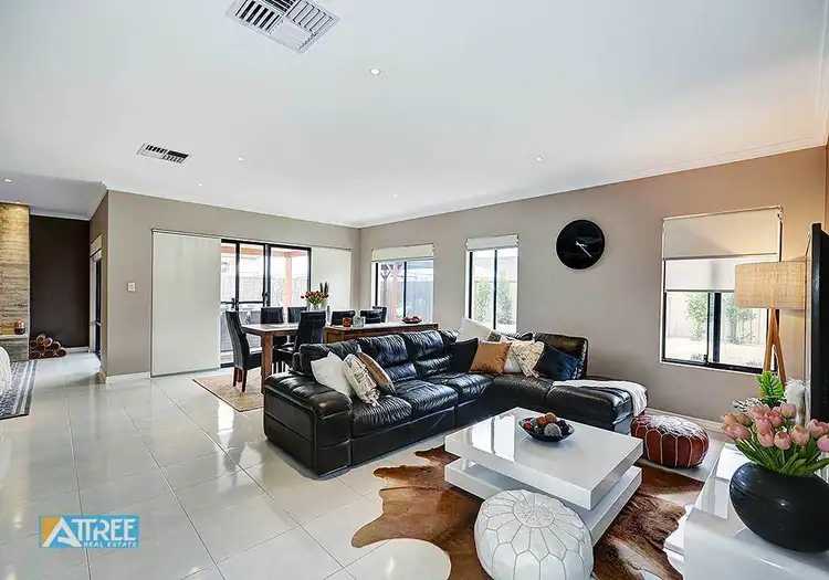 Sixth view of Homely house listing, 2 Mannhein Crescent, Piara Waters WA 6112