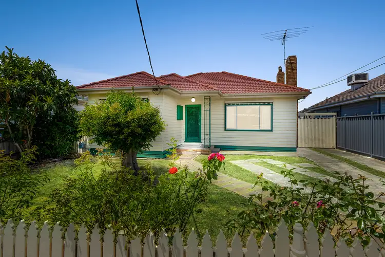 6 Maryborough Avenue, Kingsbury VIC 3083