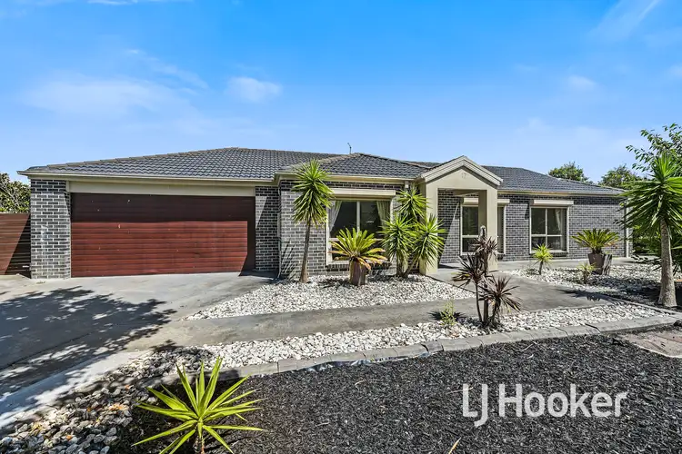 17 Joseph Banks Drive, Pakenham VIC 3810