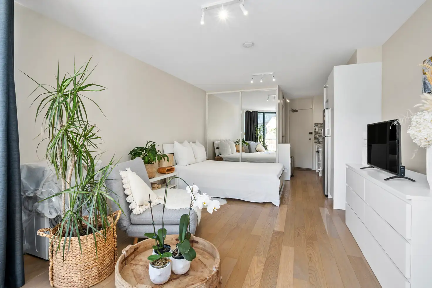 Main view of Homely studio listing, 18/15 Seabeach Avenue, Mona Vale NSW 2103