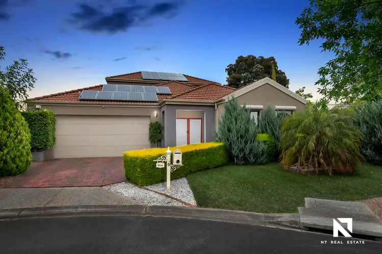 9 Alexandra Gardens, Caroline Springs VIC 3023