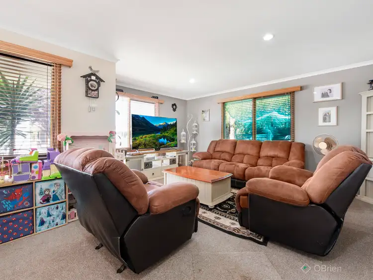 Third view of Homely house listing, 2 Willunga Court, Berwick VIC 3806