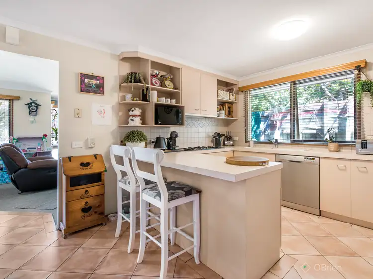 Fifth view of Homely house listing, 2 Willunga Court, Berwick VIC 3806