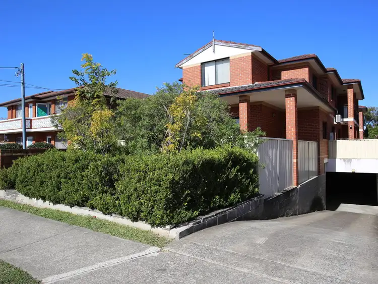 2/58 Clissold Parade, Campsie NSW 2194