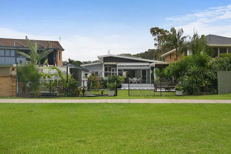 Fourth view of Homely house listing, 365 Lakedge Avenue, Berkeley Vale NSW 2261