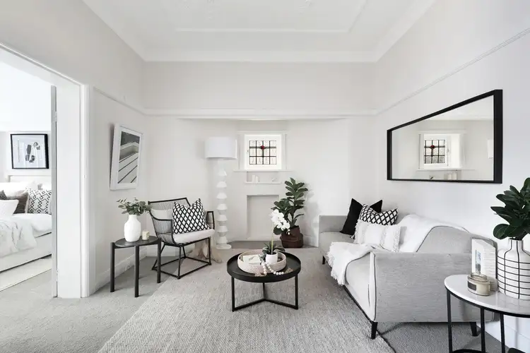 2/8 Clapton Place