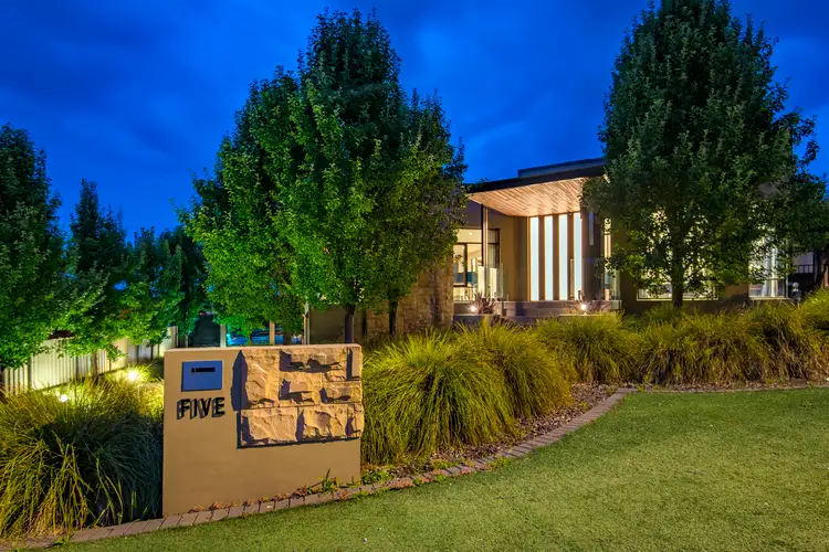 5 Hamilton Place, Jerrabomberra NSW 2619