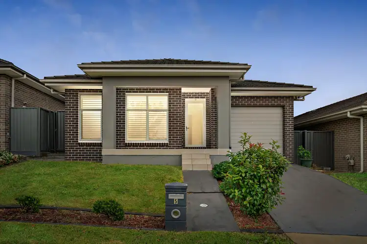 5 Admiral Avenue, Jordan Springs NSW 2747