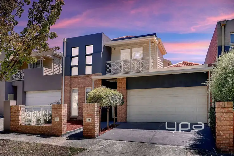 7 Flowerdale Crescent, Roxburgh Park VIC 3064
