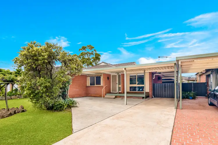 15 Greenmeadows Crescent, Toongabbie NSW 2146
