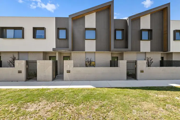 8 Slattery Place, Pakenham VIC 3810