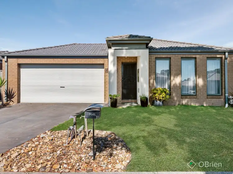 18 Maddock Drive, Cranbourne East VIC 3977