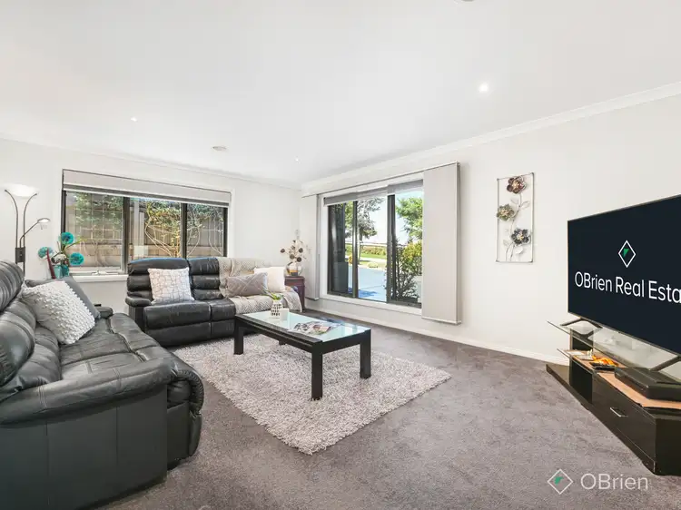 Fifth view of Homely house listing, 1 Selwyn Court, Skye VIC 3977