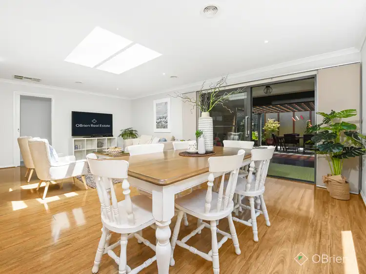 Sixth view of Homely house listing, 1 Selwyn Court, Skye VIC 3977