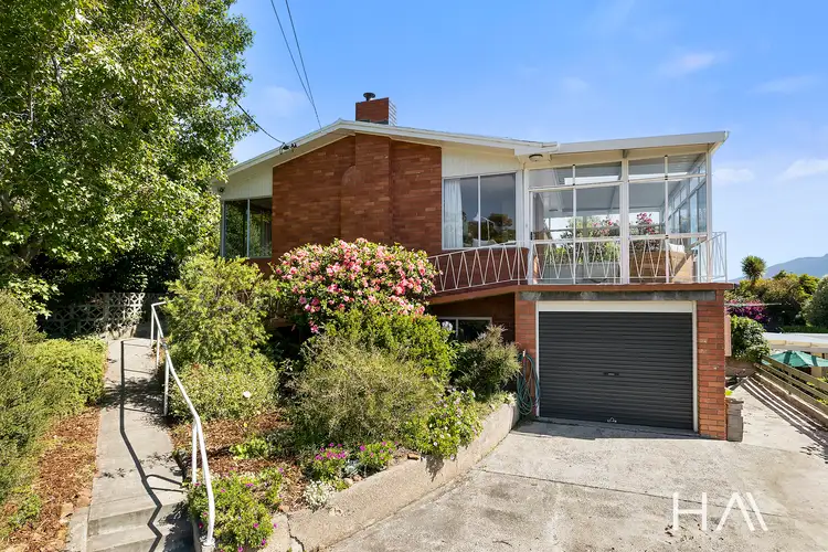 94 Malunna Road, Lindisfarne TAS 7015