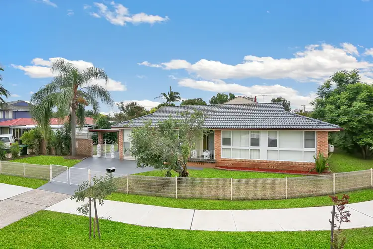 7 Greenmeadows Crescent, Toongabbie NSW 2146