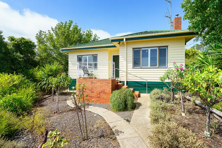 12 Lawrence Street, Castlemaine VIC 3450