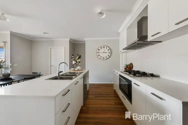 8 Peat Avenue, Thornhill Park VIC 3335