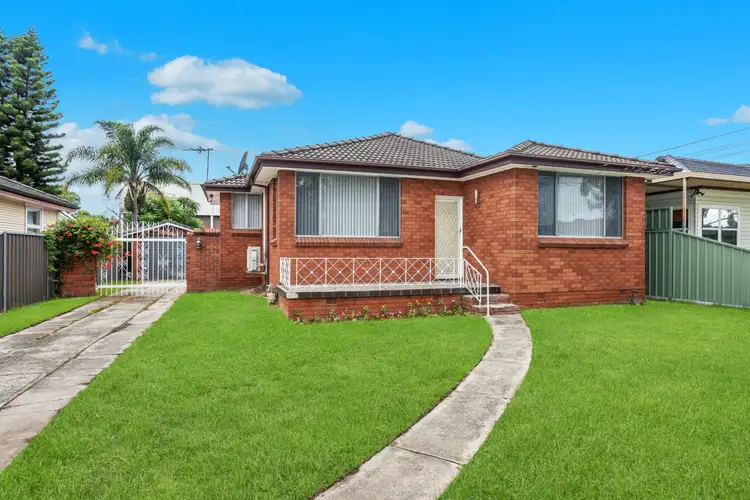 21 Weir Crescent, Lurnea NSW 2170