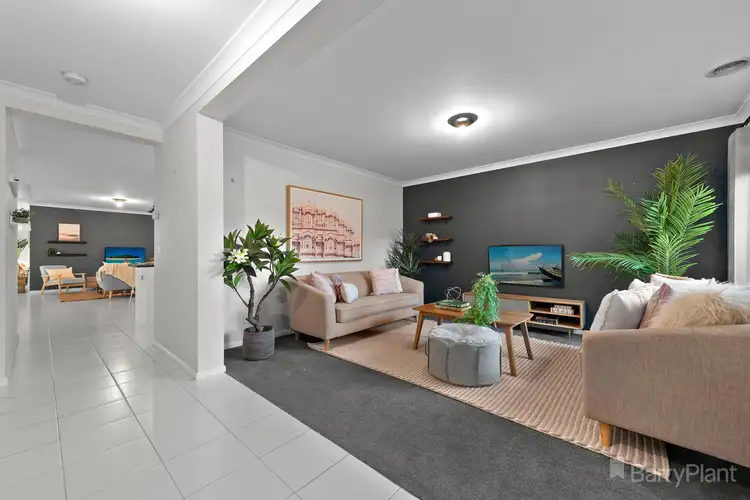 Second view of Homely house listing, 5 Grevillea Place, Pakenham VIC 3810