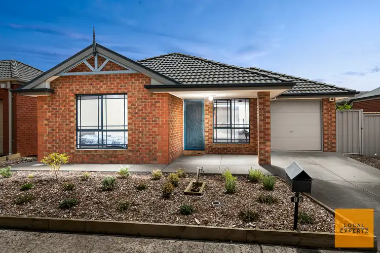 19 Gisborne Way, Caroline Springs VIC 3023
