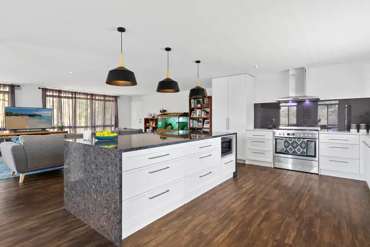 Fifth view of Homely house listing, 8 Pindari Drive, Mount Clear VIC 3350