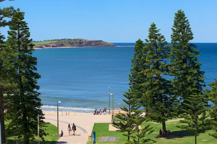 Second view of Homely unit listing, 7/4 The Strand, Dee Why NSW 2099