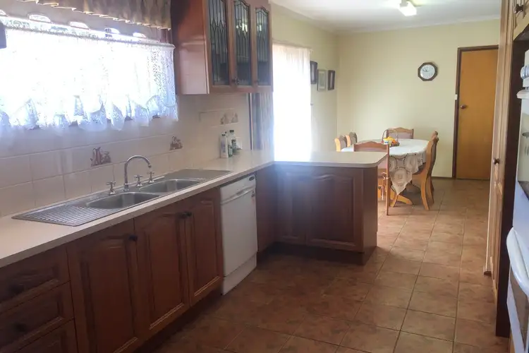 Sixth view of Homely house listing, 8 Sawka Court, Robinvale VIC 3549