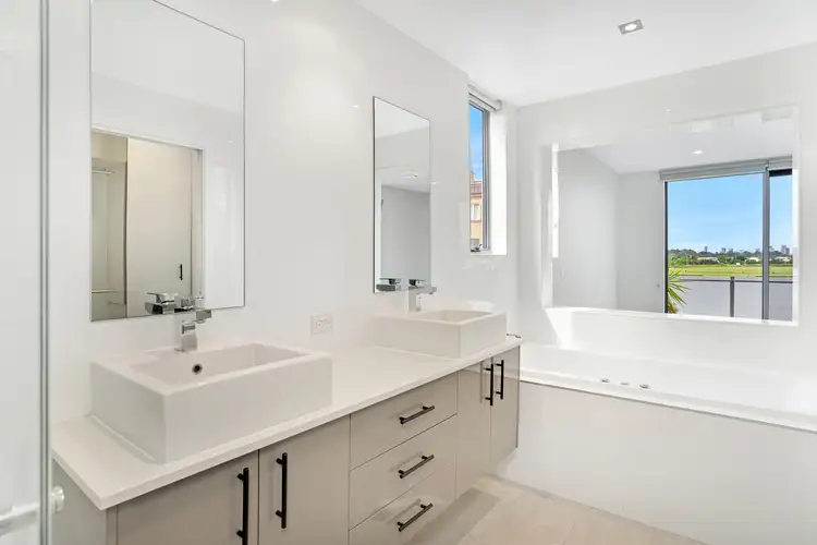 Fifth view of Homely unit listing, 19/3046 Quay South Drive, Carrara QLD 4211