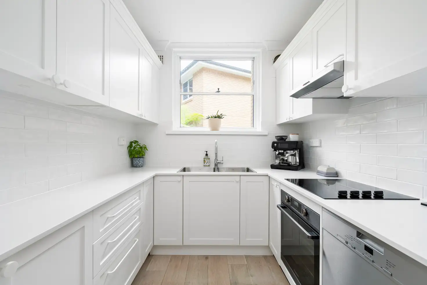 Main view of Homely unit listing, 10/33 Palomar Parade, Freshwater NSW 2096