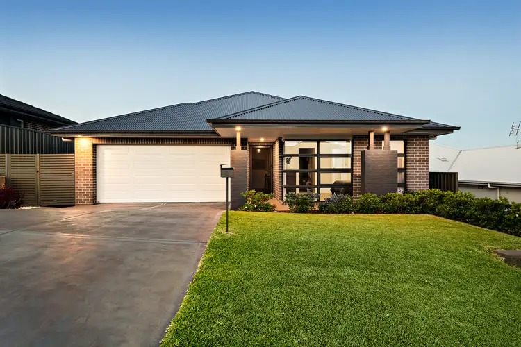 8 Sutcliffe Street, Cameron Park NSW 2285