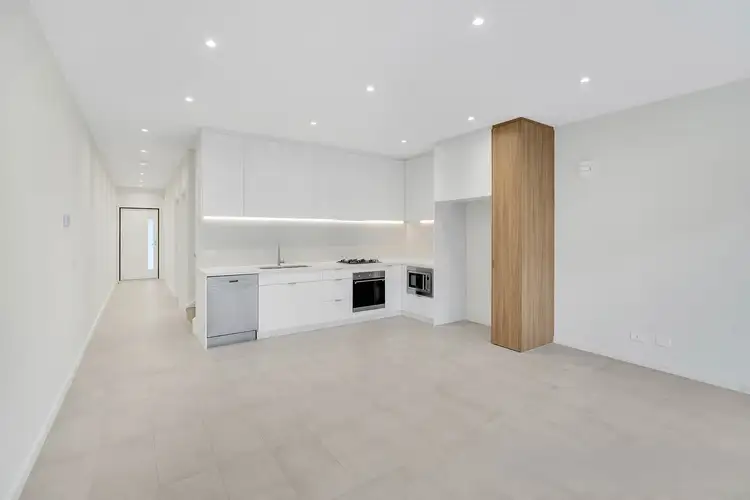 Second view of Homely house listing, 7 Livingstone Circuit, Mulgrave VIC 3170