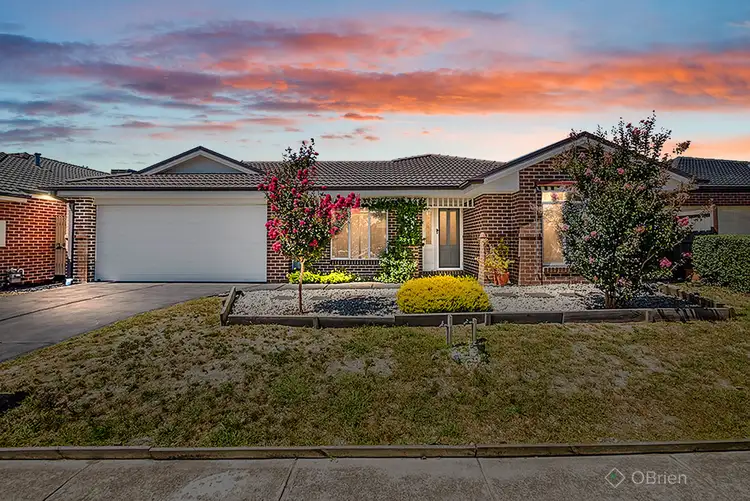 22 Charlbury Crescent, Cranbourne North VIC 3977
