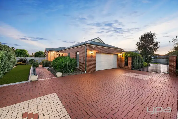 6 Mokoan Close, Caroline Springs VIC 3023