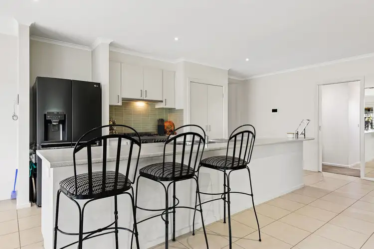 Sixth view of Homely house listing, 2 Ryeland Court, Alfredton VIC 3350